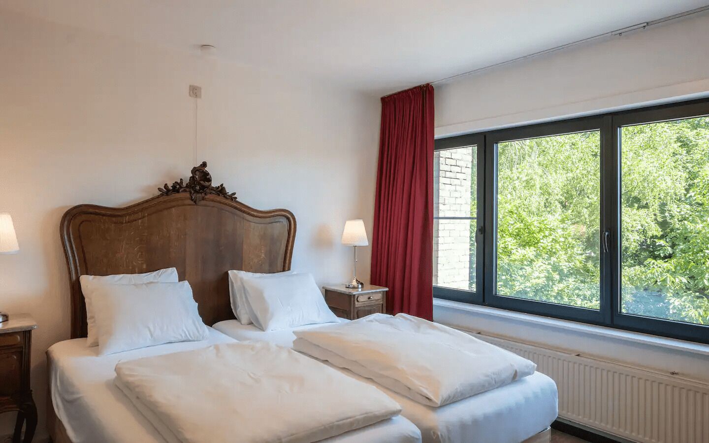 3 chambres, bureau, fer et planche à repasser, lit parapluie