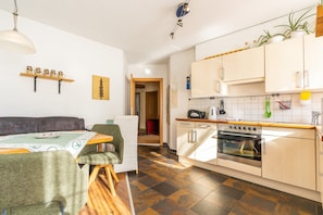 Fridge, microwave, oven, stovetop - Apartment in Ramsau near Ski Slopes (Ramsau)