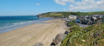 Beautiful 3-bed Cabin in Pembrokeshire Coast