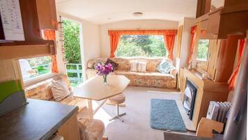 Cabin, Berbilang Katil | Ruang tamu