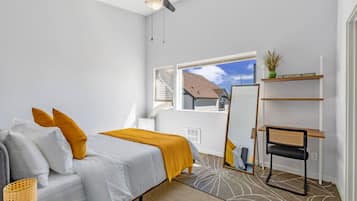 3 室のベッドルーム、デスク、アイロン / アイロン台、WiFi