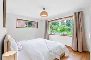 4 habitaciones, escritorio, tabla de planchar con plancha y wifi 
