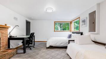 4 bedrooms, desk, iron/ironing board, WiFi