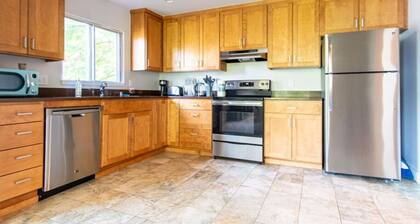 9852 Entire · Panoramic Lake View 3800+ sqft House in Oasis