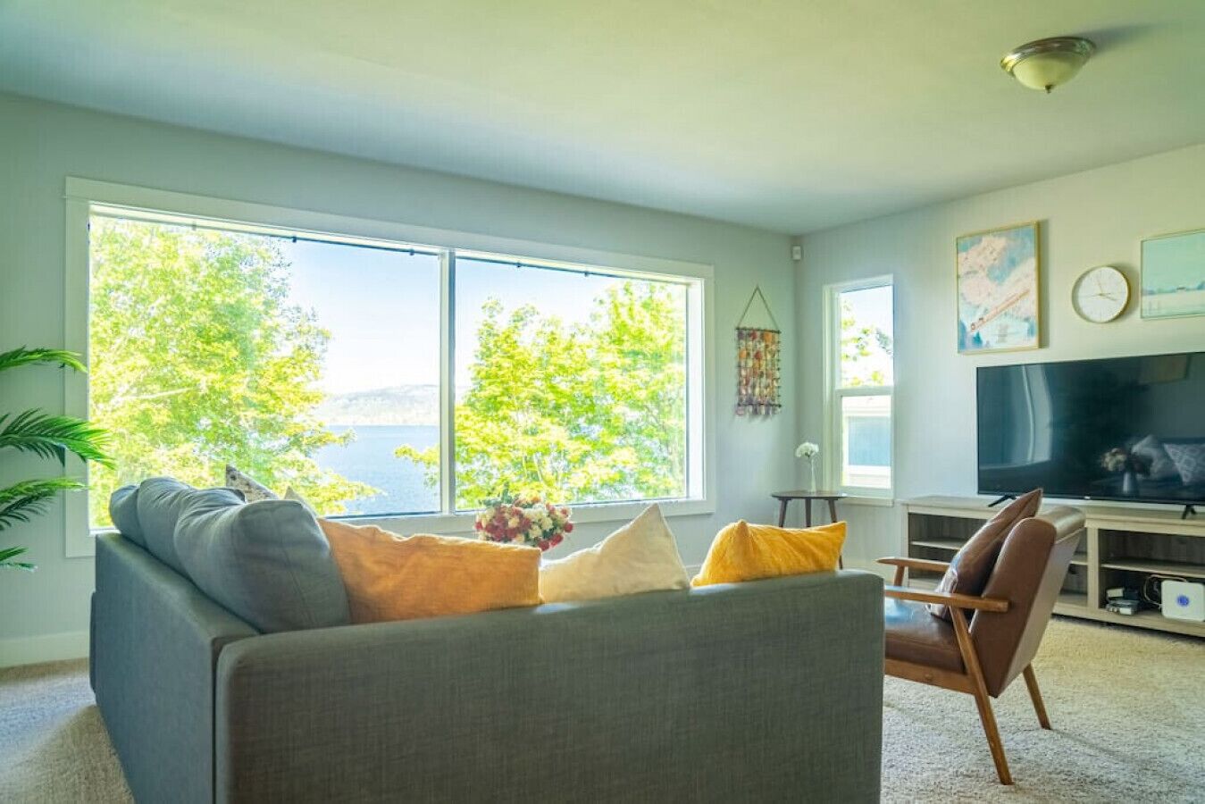 9852 Entire · Panoramic Lake View 3800+ sqft House in Oasis