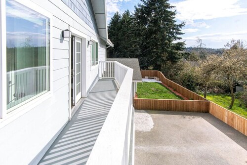 4429 upper B · Gorgeous 3BR suite near airport & Seattle-Unit B