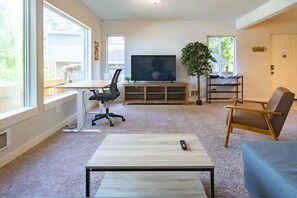 Interior - 9852 Lower · Fabulous Lake View House in Oasis - Lower Unit (Seattle)