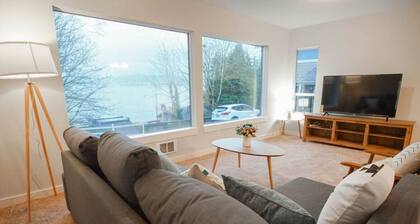 9852 Lower · Fabulous Lake View House in Oasis - Lower Unit