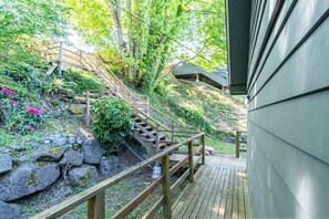 Property grounds - 9852 Lower · Fabulous Lake View House in Oasis - Lower Unit (Seattle)