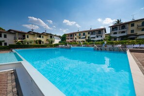 Seasonal outdoor pool - Appartamento Katy (Polpenazze del Garda)