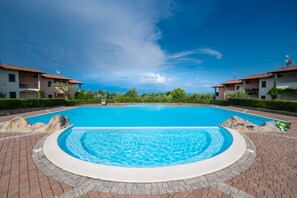 Piscina externa sazonal