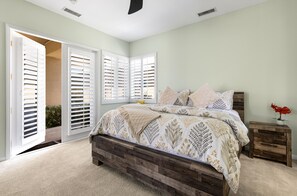 4 habitaciones, tabla de planchar con plancha, internet y ropa de cama