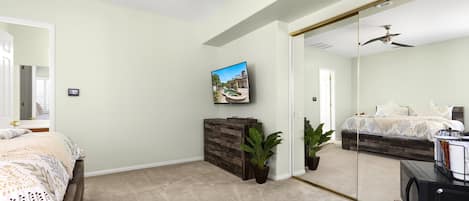 4 bedrooms, iron/ironing board, Internet, bed sheets