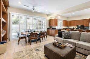 Televisión, chimenea y oficina 