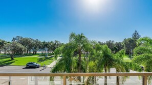 Property grounds - Summer Salt - walk across road to beach, easy walk to town (Byron Bay)