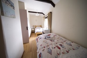 2 slaapkamers, een strijkplank/strijkijzer, gratis wifi, beddengoed