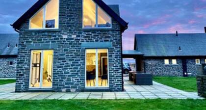 Stylish contemporary lodge on working deer farm, sleeps 12-14, plus 2 infants.