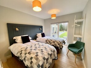 6 bedrooms, iron/ironing board, free WiFi, bed sheets