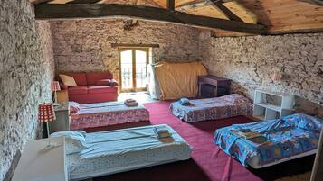 6 Schlafzimmer, Bügeleisen/Bügelbrett, kostenloses WLAN, Bettwäsche