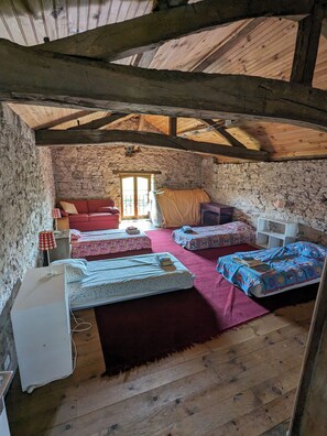 6 Schlafzimmer, Bügeleisen/Bügelbrett, kostenloses WLAN, Bettwäsche