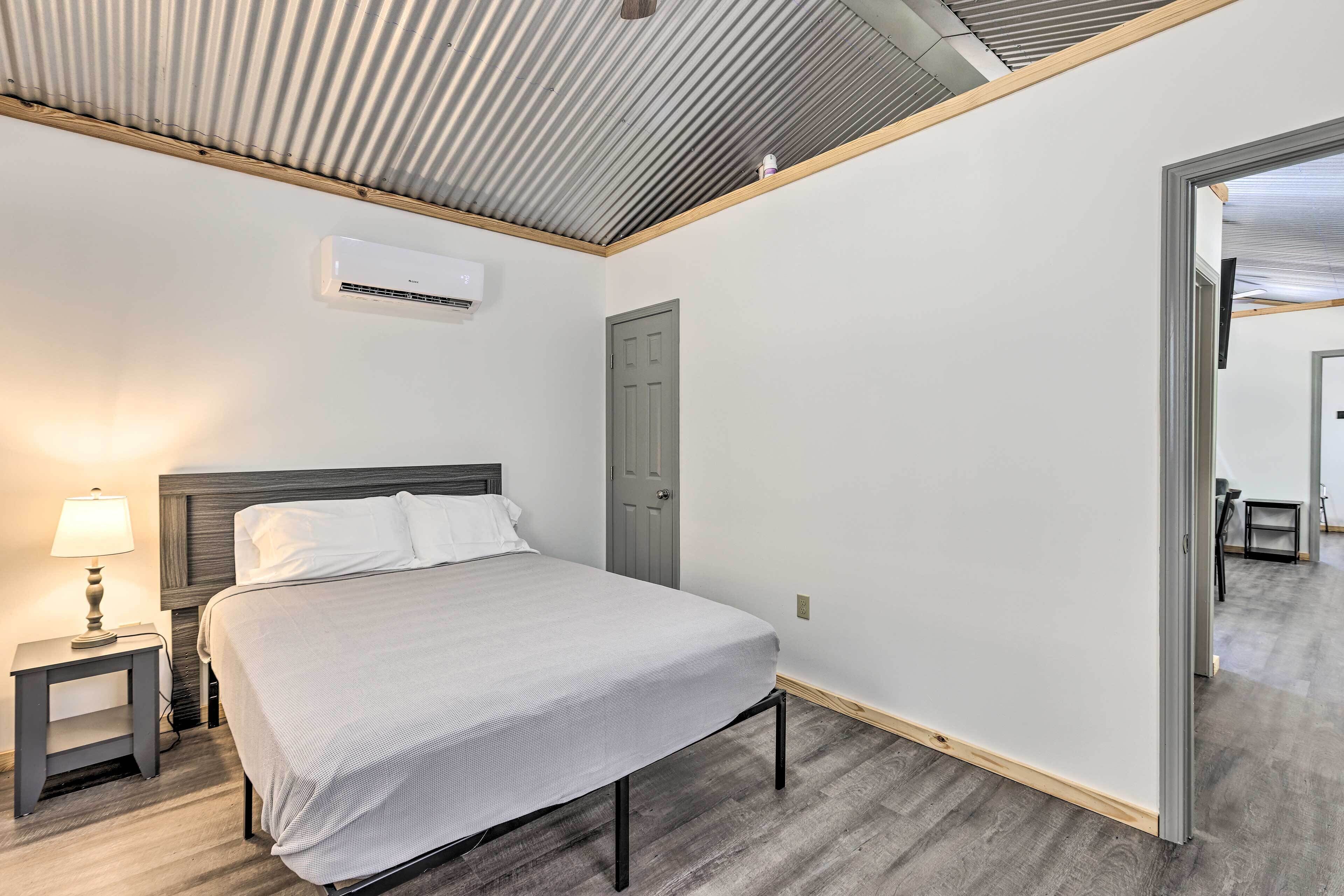 Creekside Cabin Retreat w/ Community Fire Pit