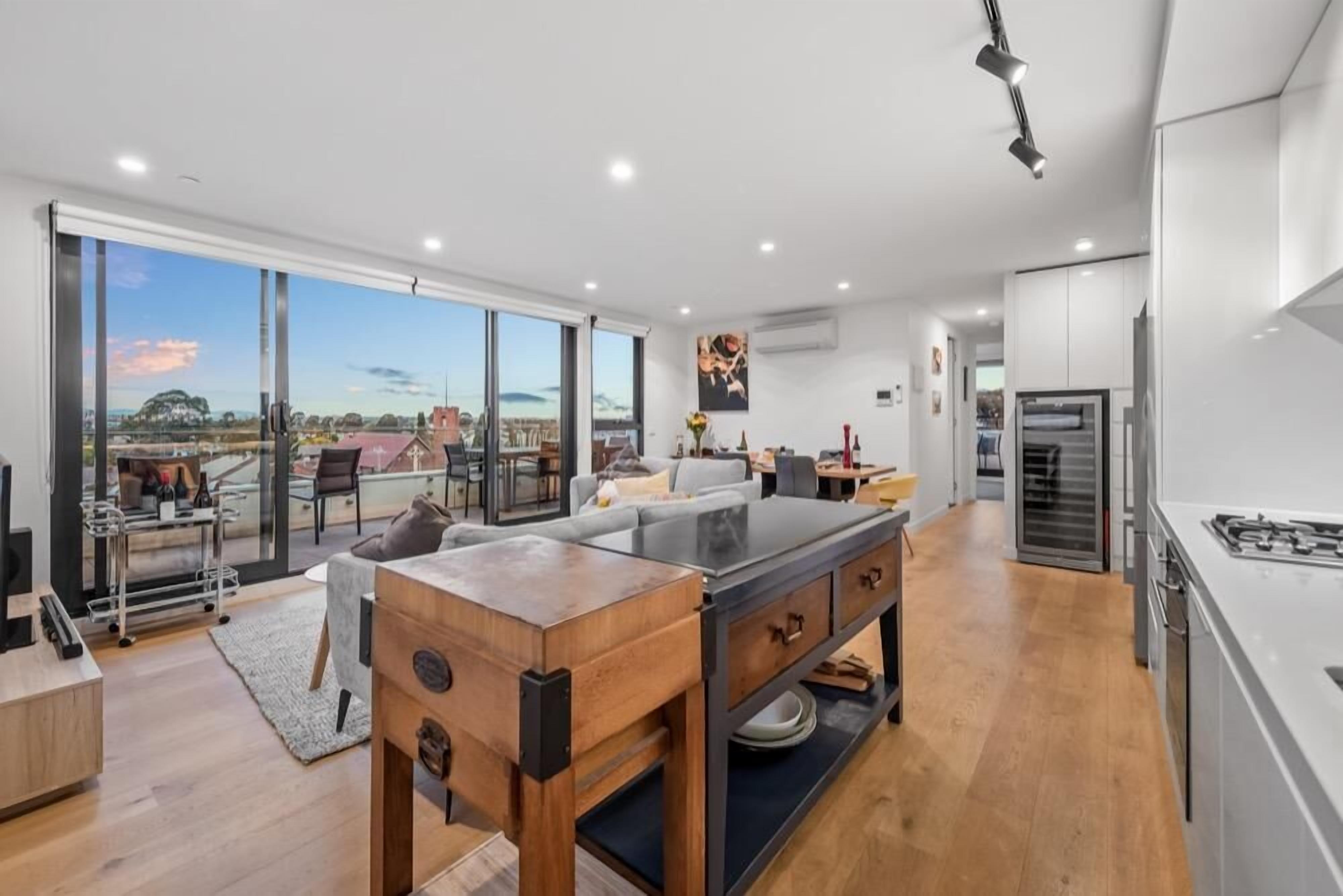 StayCentral - East Brunswick Penthouse with Study - 6-8 Gamble Street, Brunswick East VIC