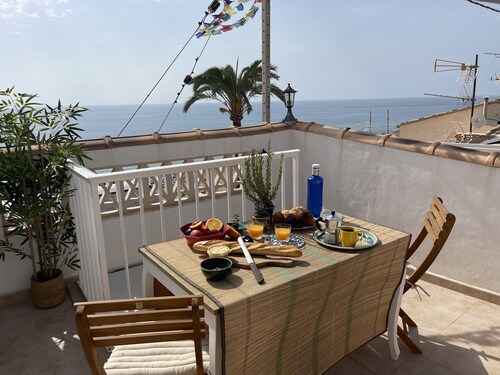 Oldtown family house with amazing terrace - 3 minutes from the beach!