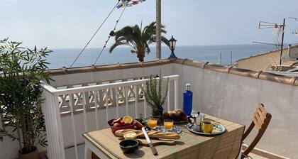 Oldtown family house with amazing terrace - 3 minutes from the beach!