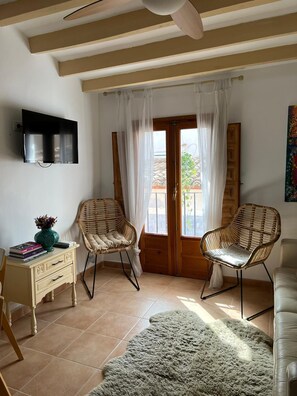 Televisor intel·ligent, reproductor de DVD i llibres 