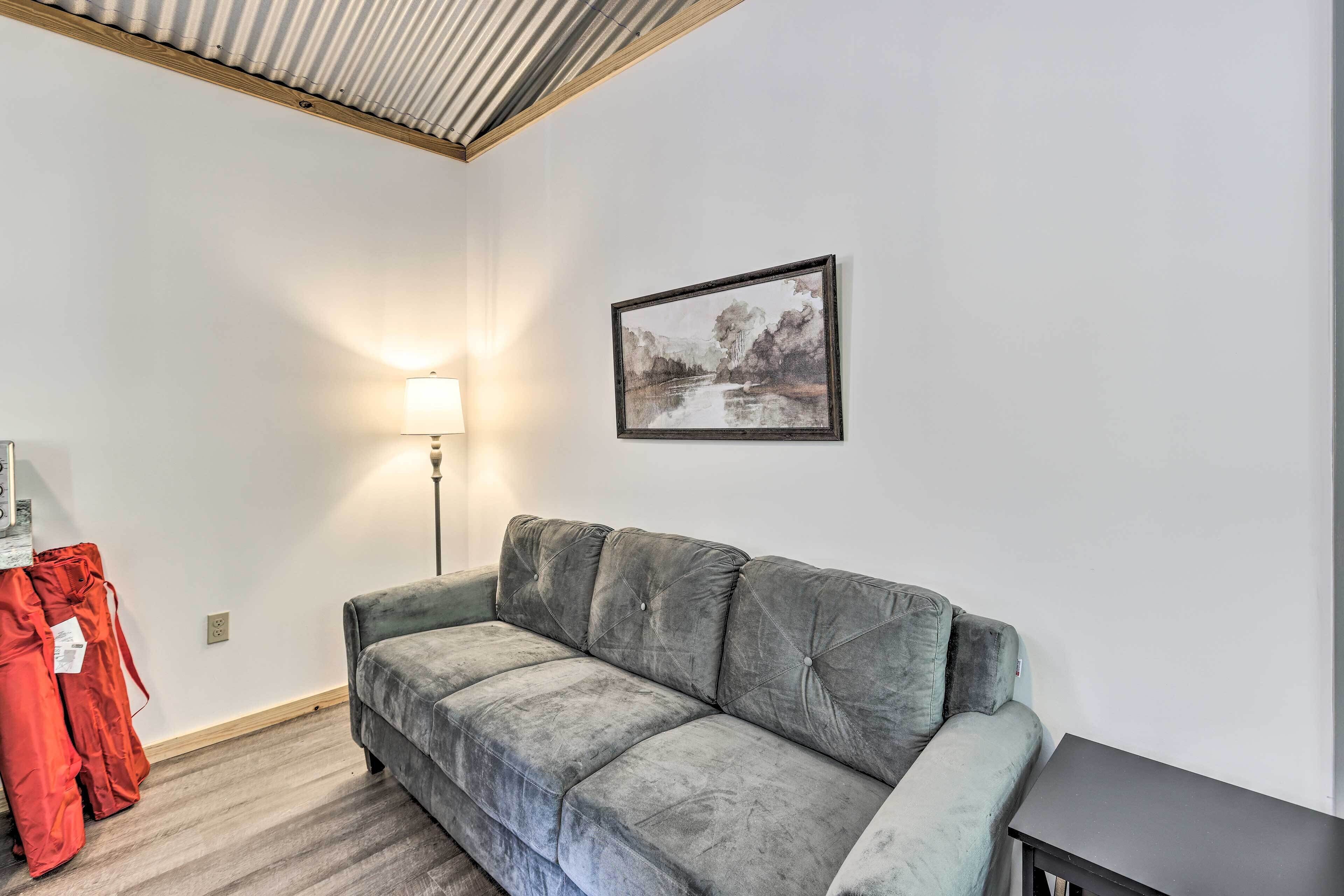 Quaint Tallassee Cabin: Stone Creek On-Site!