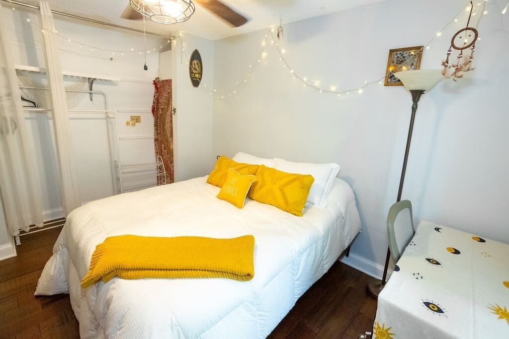 Brazilian Artsy Townhome with great location and outdoor amenities!