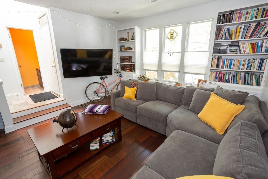 Brazilian Artsy Townhome with great location and outdoor amenities!