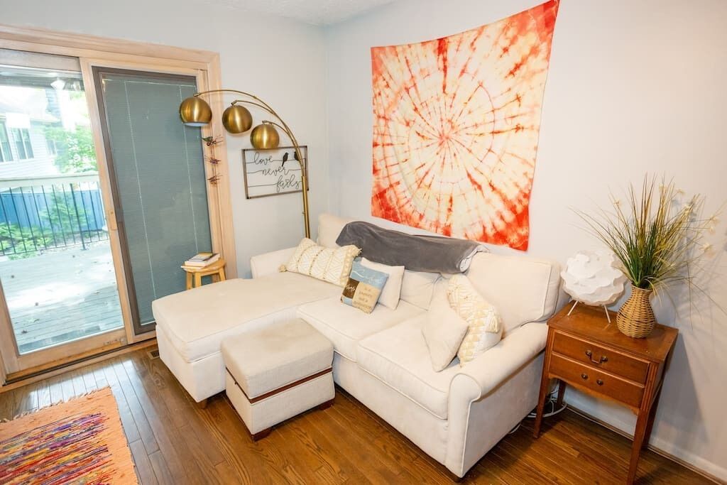 Brazilian Artsy Townhome with great location and outdoor amenities!