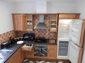 Apartment, Multiple Beds | Private kitchen