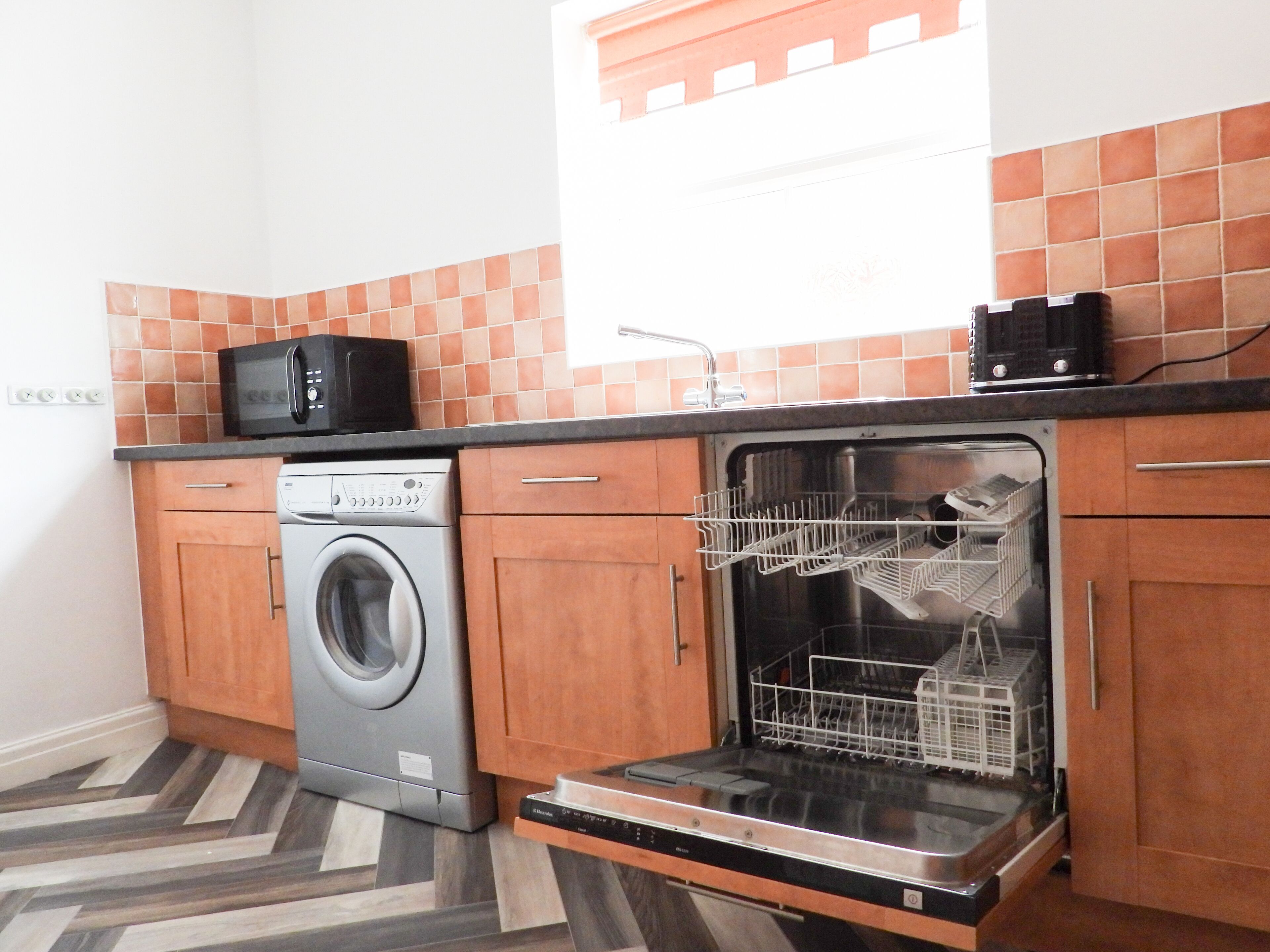 Apartment, Multiple Beds | Private kitchen | Fridge, microwave, oven, stovetop