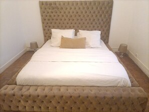 3 bedrooms, desk, iron/ironing board, travel cot