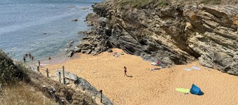 Rare! Seafront vacation home with direct access to sea and beach