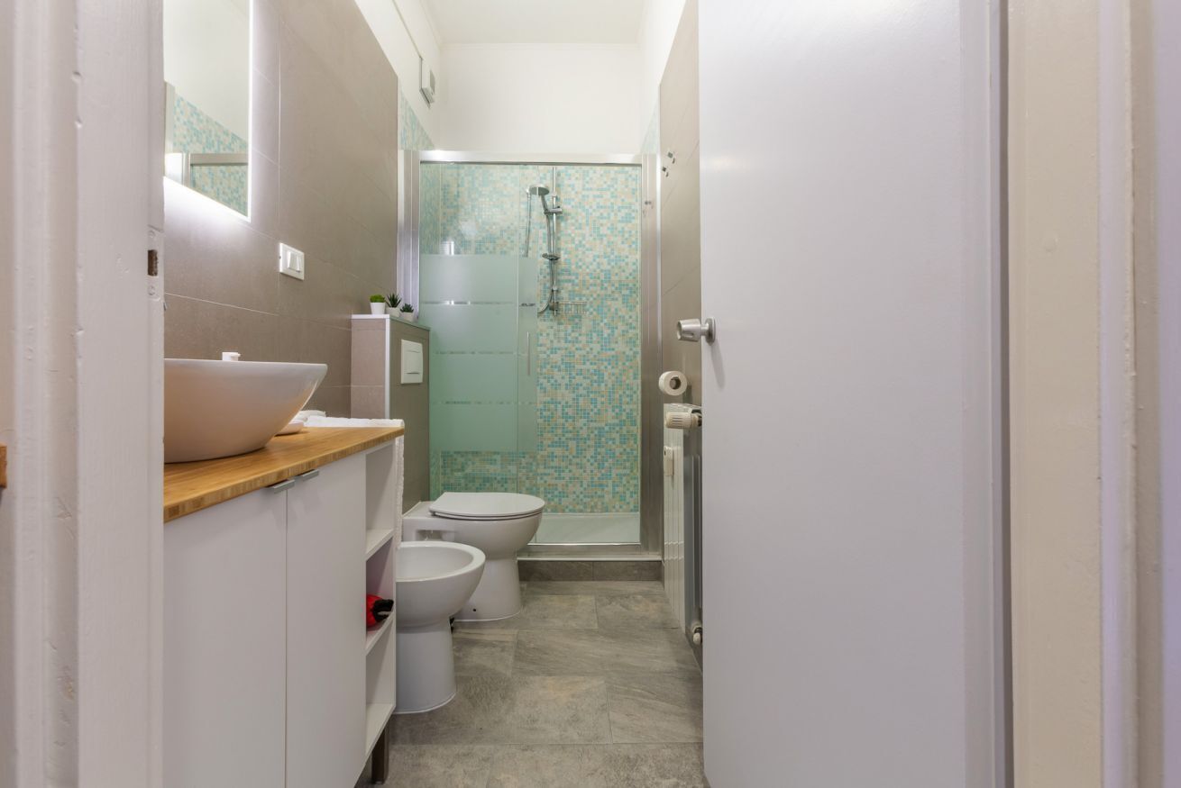 Dusche, Haartrockner, Bidet, Handtücher