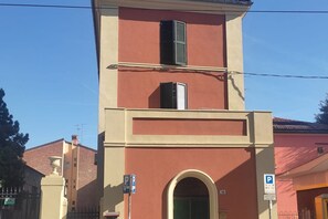 Exterior - GuestHost - Cozy studio apartment located on the first floor of a two-story building.22 sqm, sleeping area with two single beds and bathroomA few steps from Porta San Donato-one of the thirteen access gates,of which today only nine remain-12min by bus fr (Bologna)