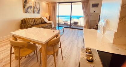 Ocean view, Newly Renovated Luxury Waikiki Hotel, Free Parking.