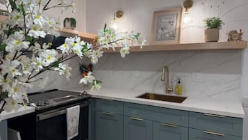 Micro-ondes, four, plaque de cuisson