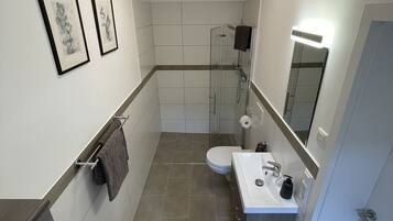 Dusche, Handtücher, Seife, Toilettenpapier