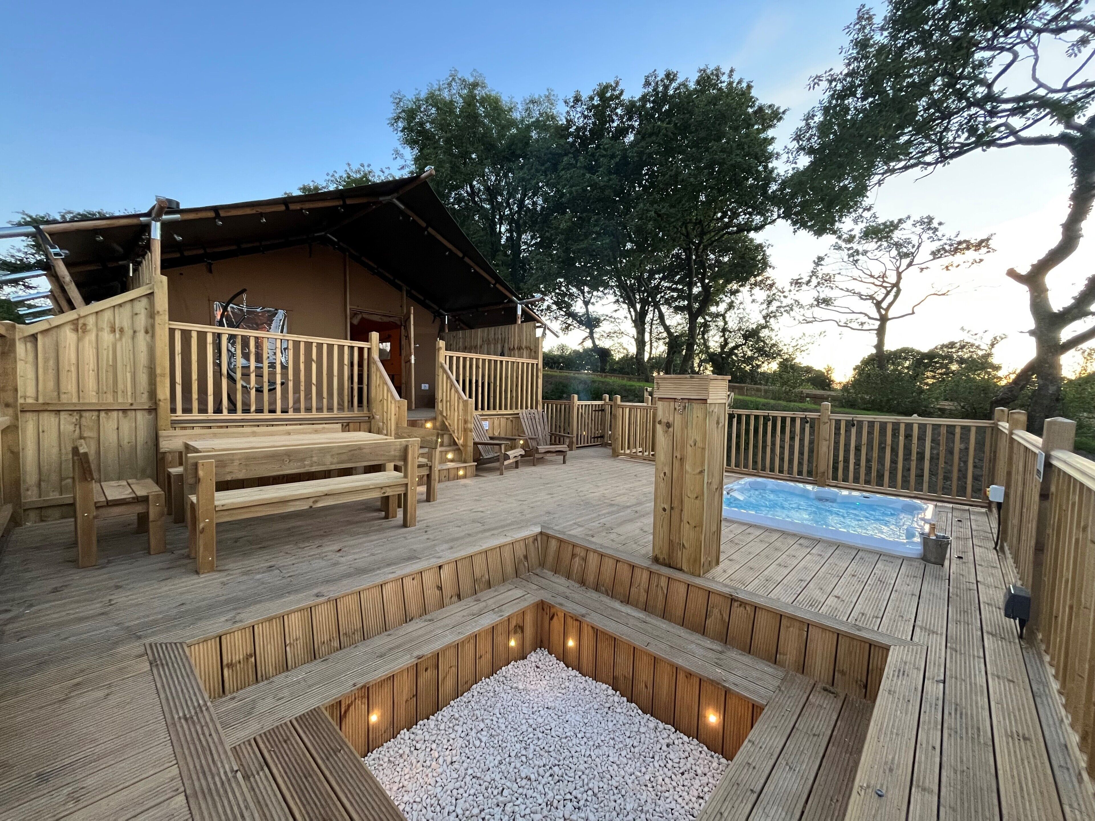 Luksustelt, spabadekar, hageutsikt | Eksteriør