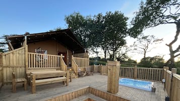 Luksustelt, spabadekar, hageutsikt | Eksteriør