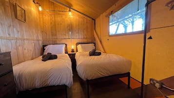 Tente Luxe, bain à remous, vue jardin | Intérieur