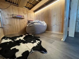 Luxury Tent, Hot Tub, Garden View | Interior