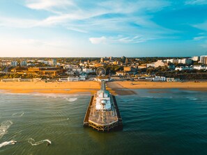 Beach - Luxury Scandi Inspired 1 Bed Town Centre Apartment (Bournemouth)