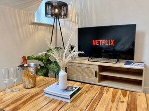 Interior - Luxury Scandi Inspired 1 Bed Town Centre Apartment (Bournemouth)