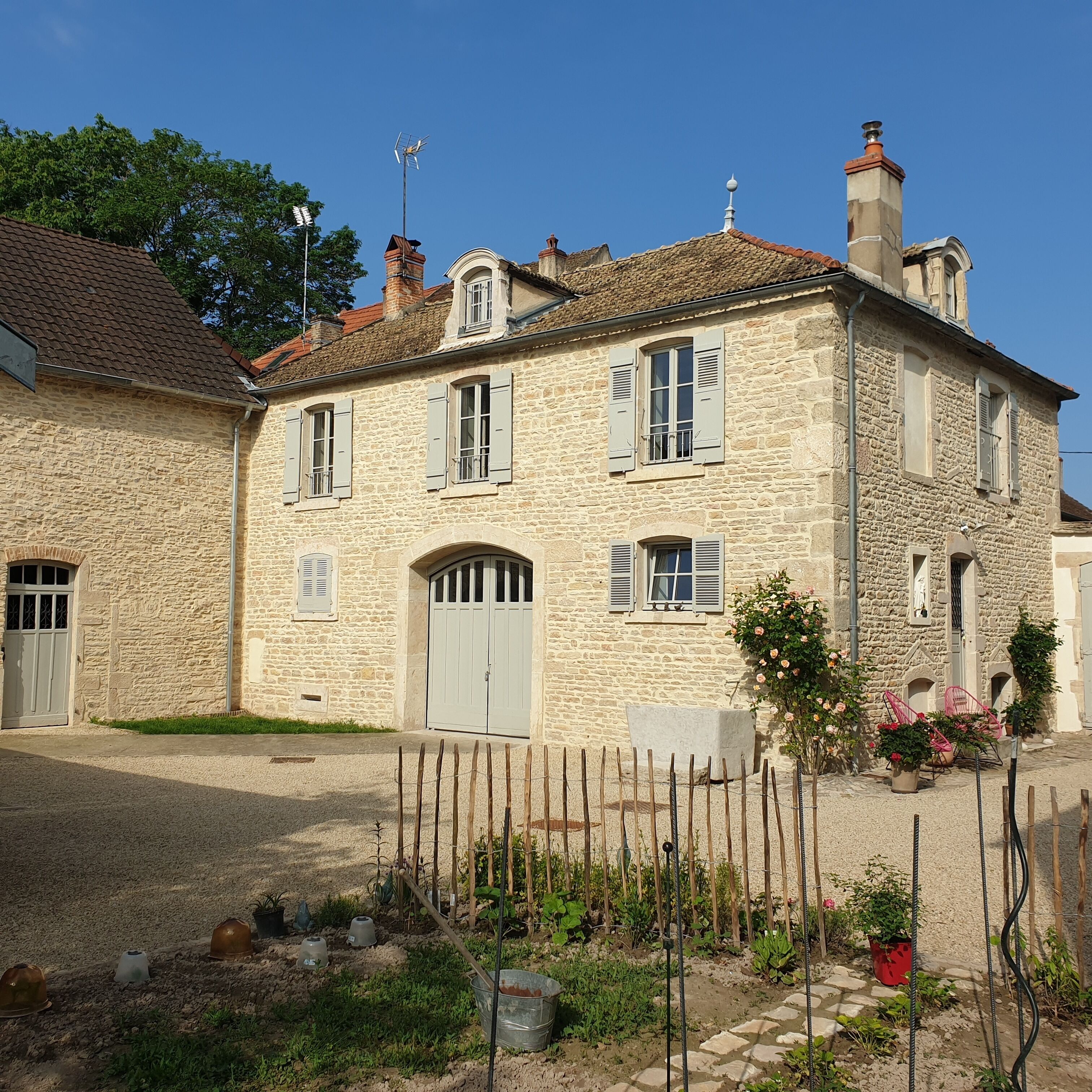 Maison de Ville Indépendante Centre Village