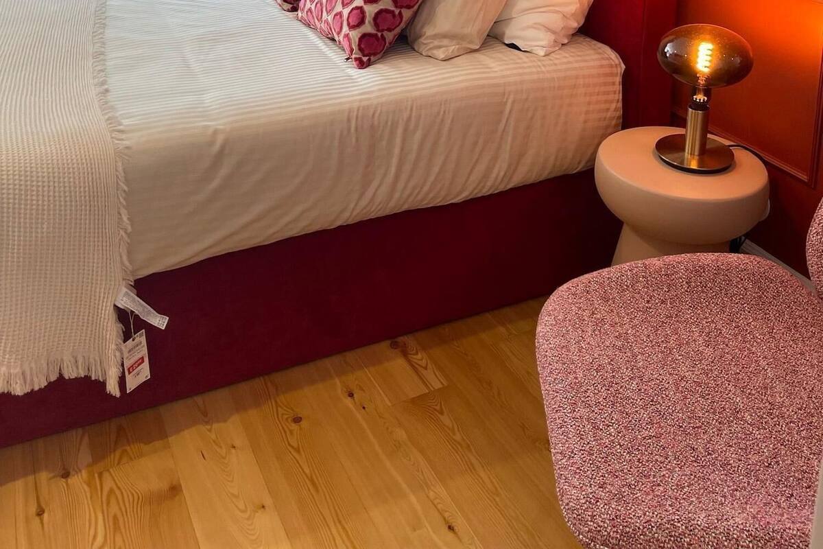 Select Comfort beds, soundproofing, free WiFi, bed sheets